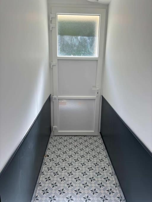 Duplex Parapluies De Cherbourg Netflix Parking Esterno foto